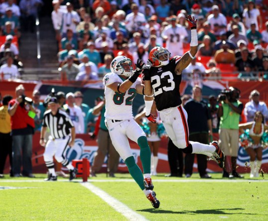 Joe+Haden+Cleveland+Browns+v+Miami+Dolphins+qJtuun2SoObl