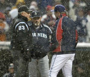 mariners-indians-snow