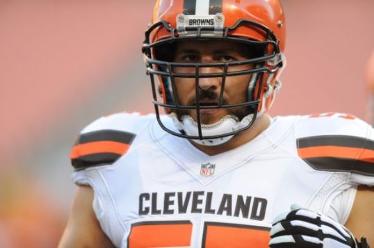 alex-mack-nfl-preseason-washington-redskins-cleveland-browns-590x900